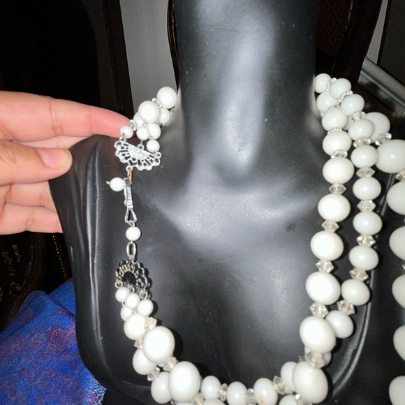 white multi-strand white beads - Picture 2 of 4